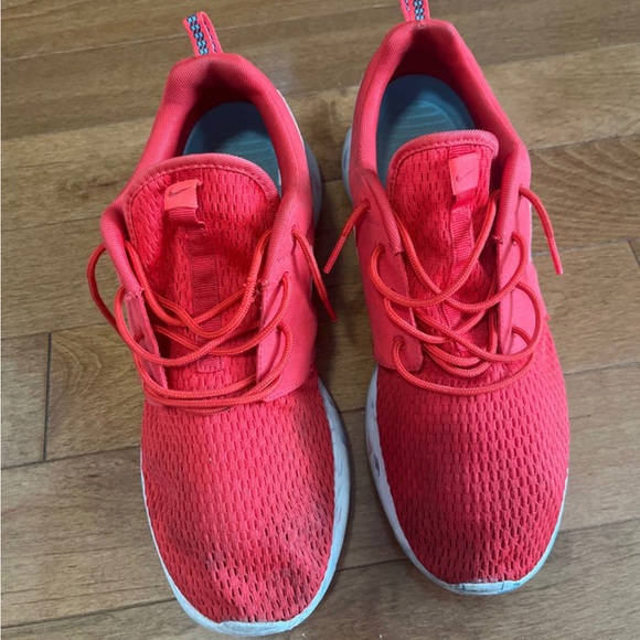 Nike Roshe Run Shoes - Picture 3 of 3